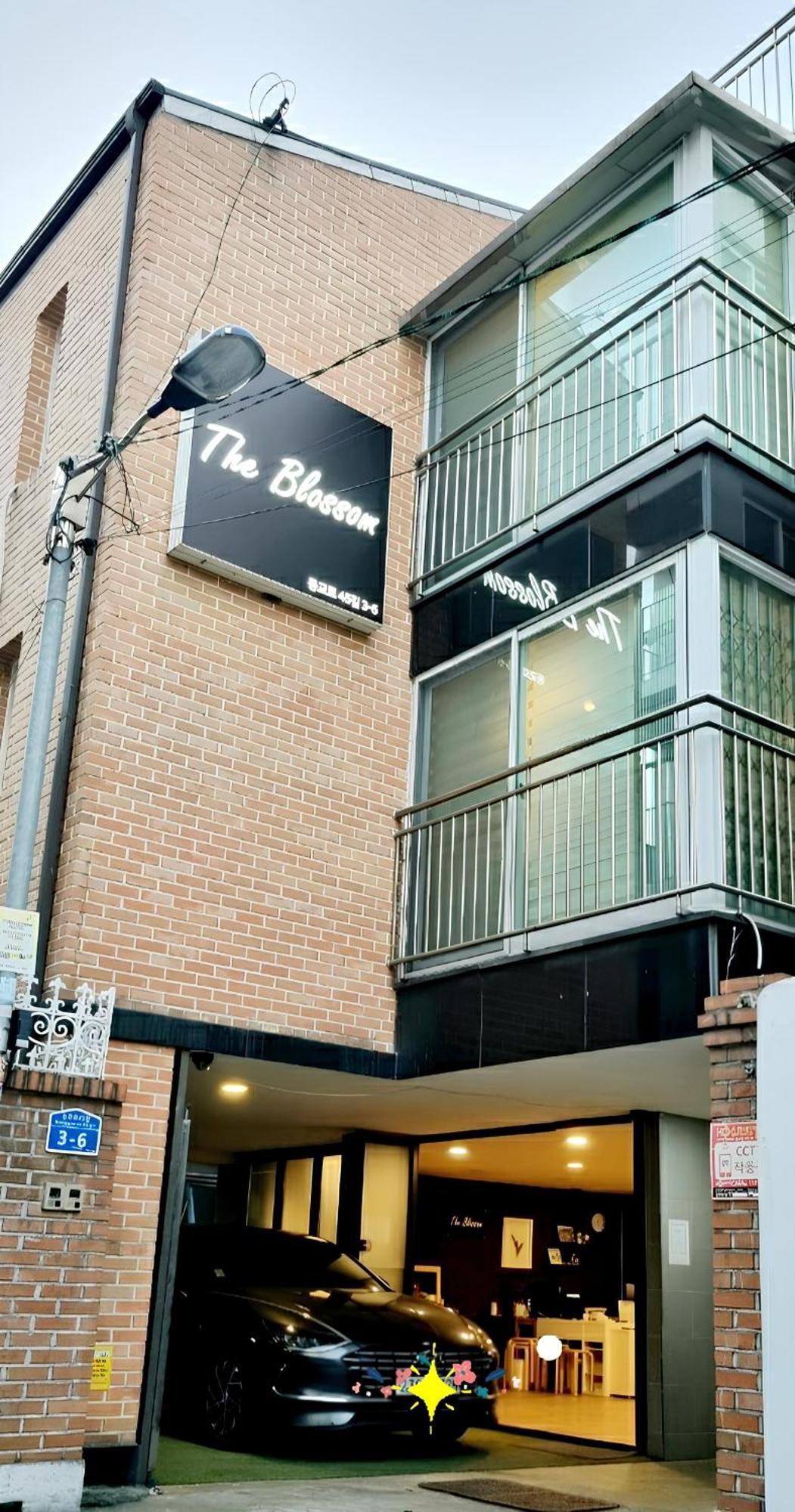 The Blossom Yeonnam Guesthouse Сеул Экстерьер фото