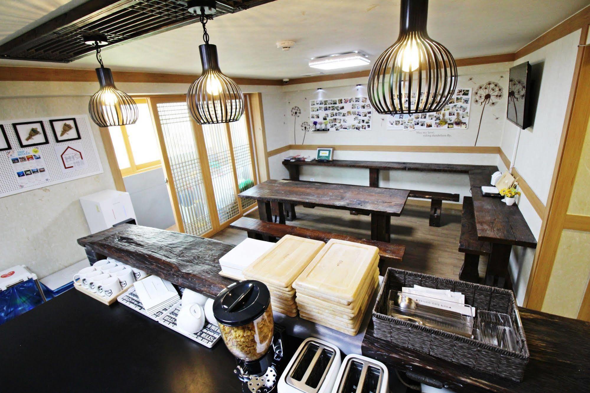 The Blossom Yeonnam Guesthouse Сеул Экстерьер фото