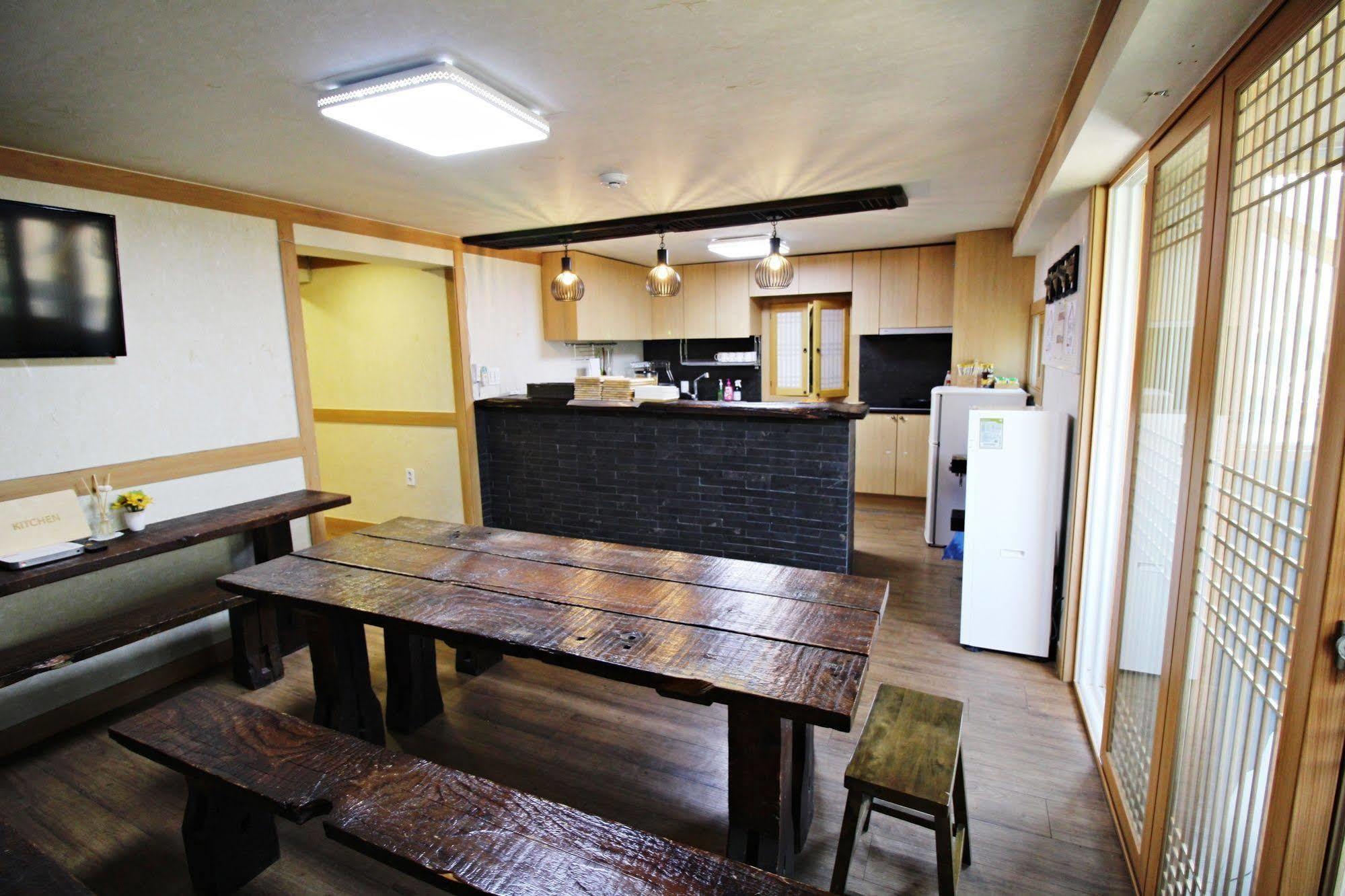 The Blossom Yeonnam Guesthouse Сеул Экстерьер фото