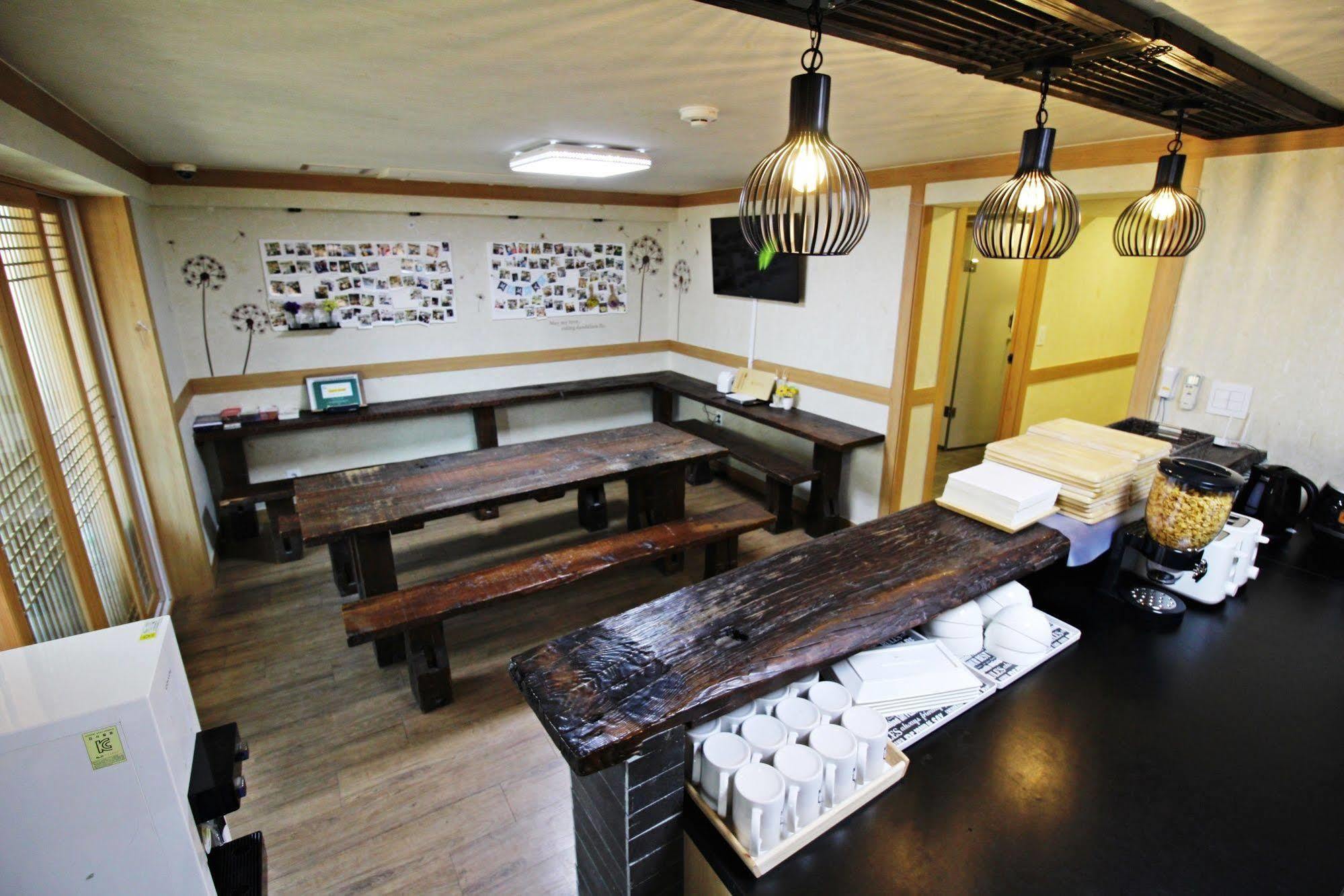The Blossom Yeonnam Guesthouse Сеул Экстерьер фото