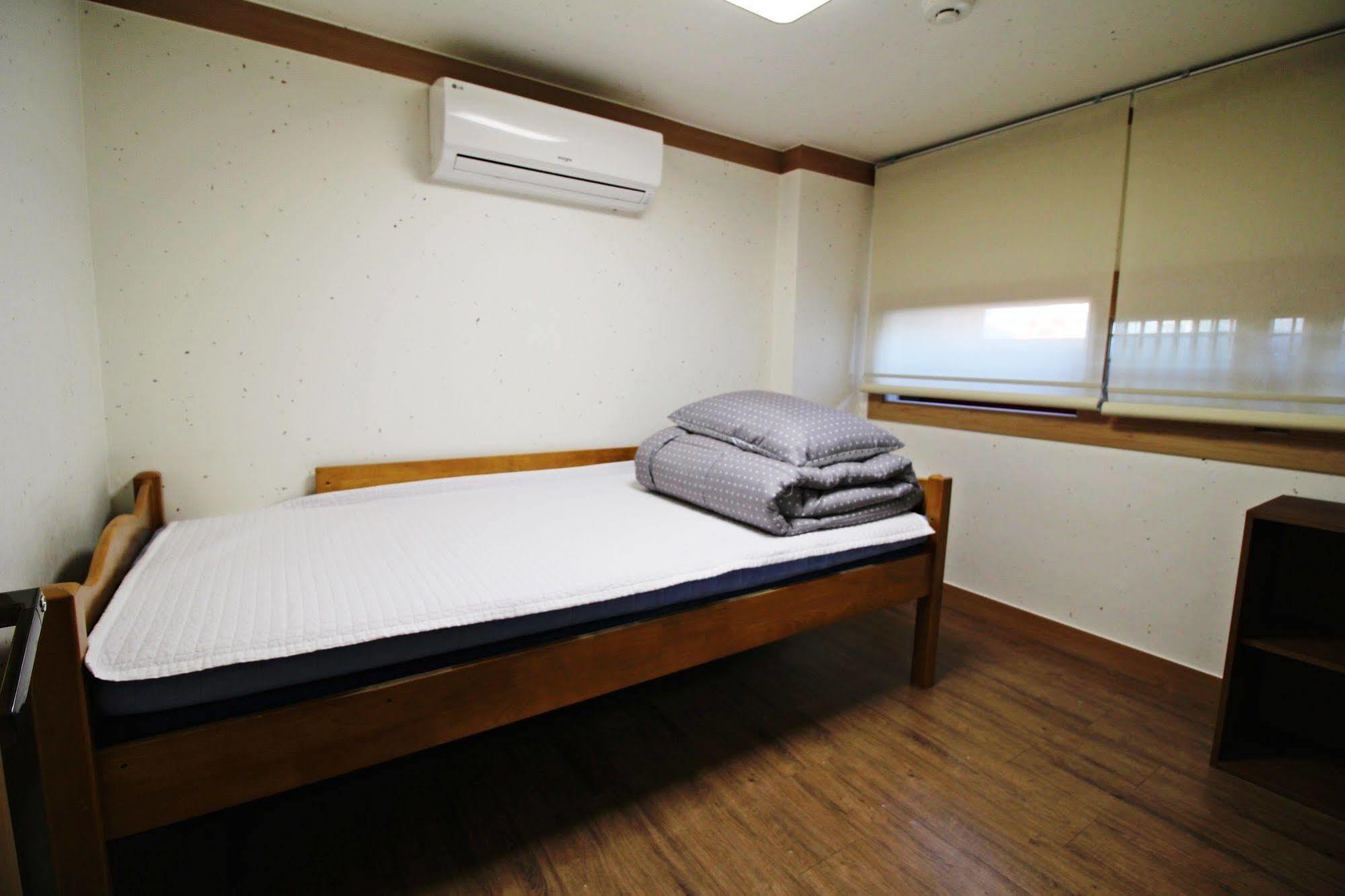 The Blossom Yeonnam Guesthouse Сеул Экстерьер фото