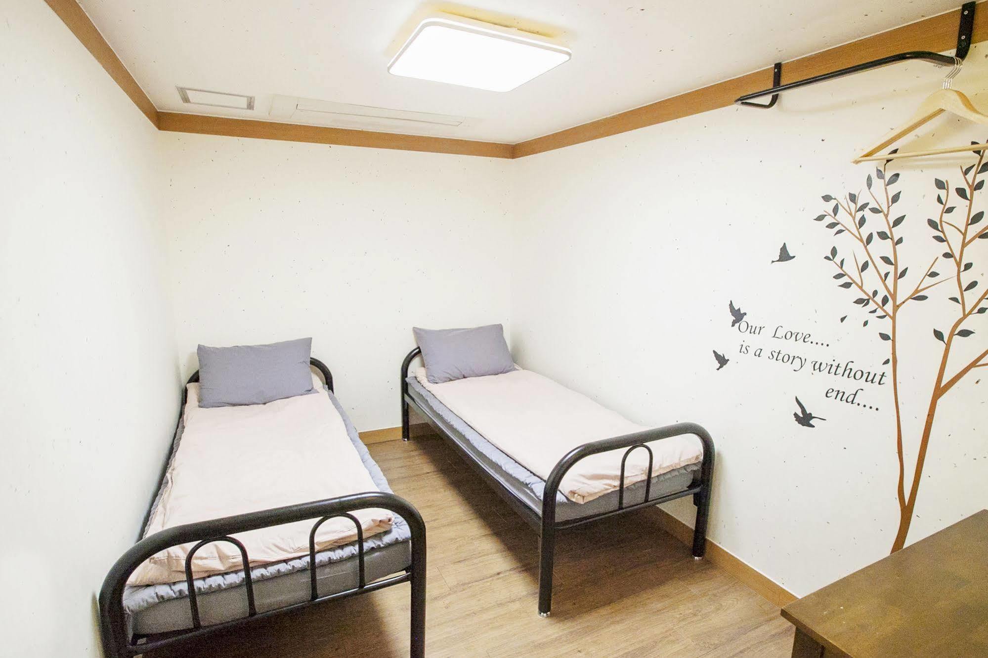 The Blossom Yeonnam Guesthouse Сеул Экстерьер фото
