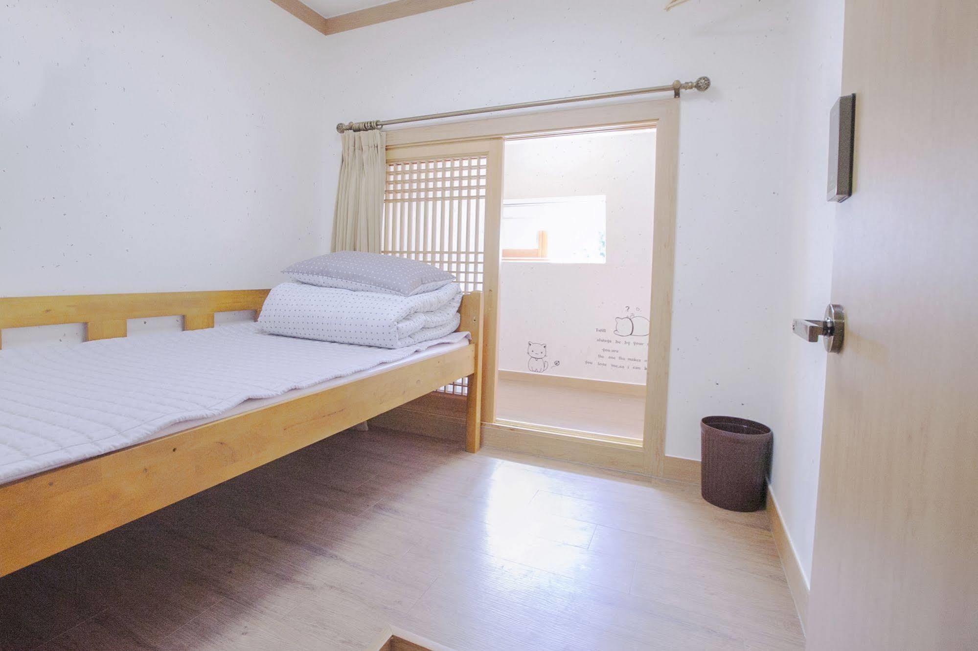 The Blossom Yeonnam Guesthouse Сеул Экстерьер фото